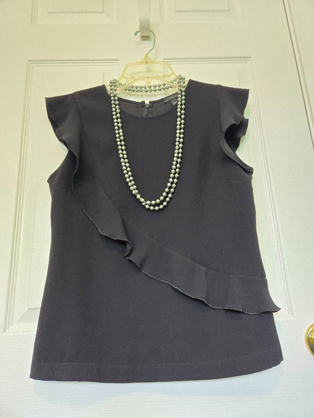 Ann Taylor Black Sleeveless Ruffle Blouse, sz 4